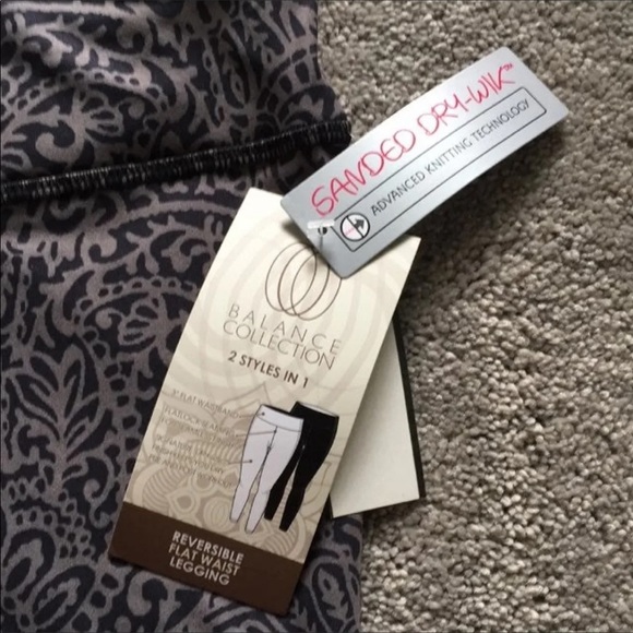 Balance collection NWT 2 styles in one reversible flat waist leggings size smal - Picture 6 of 7
